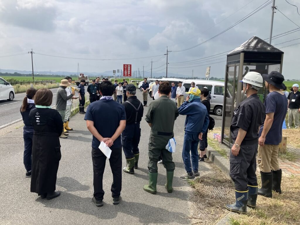 フラワーロード実行委員会
国道403号線沿い
コスモス種まき